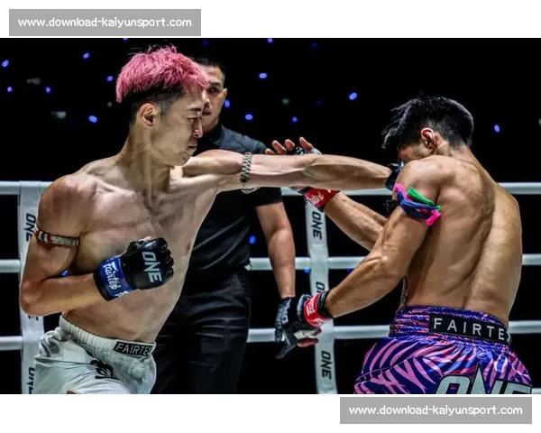 赵崇阳闪电 KO 日本王者末吉裕司!五连胜捍卫中国搏击荣耀 赵崇阳闪电 KO 日本王者末吉裕司!五连胜捍卫中国搏击荣耀